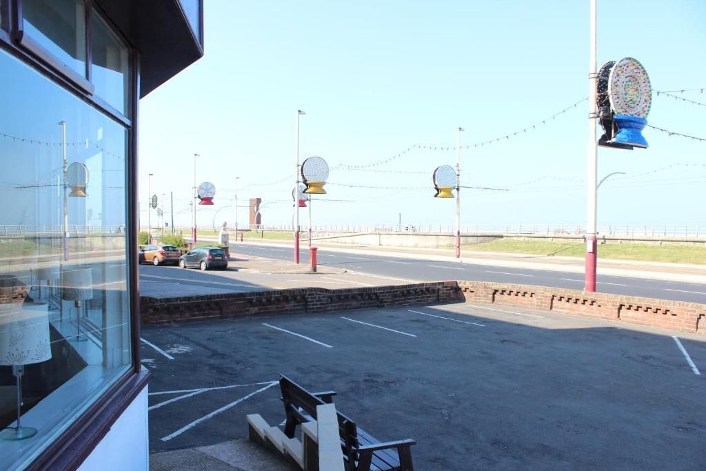 The Colwyn Hotel - Near Pleasure Beach ブラックプール エクステリア 写真