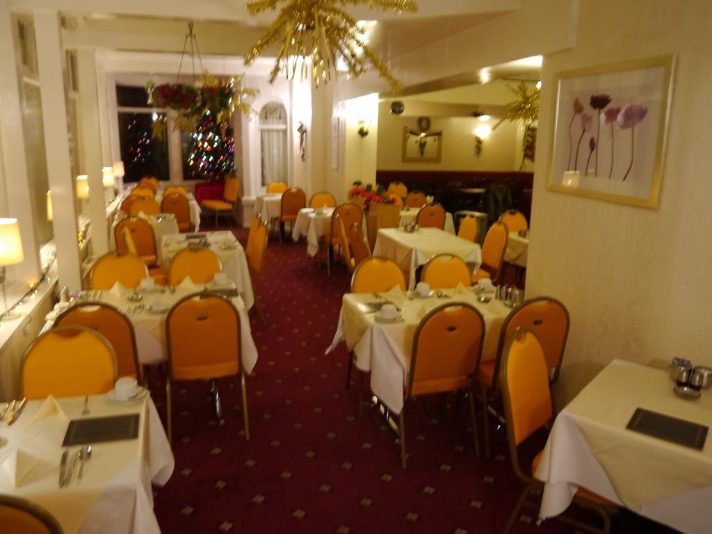 The Colwyn Hotel - Near Pleasure Beach ブラックプール エクステリア 写真
