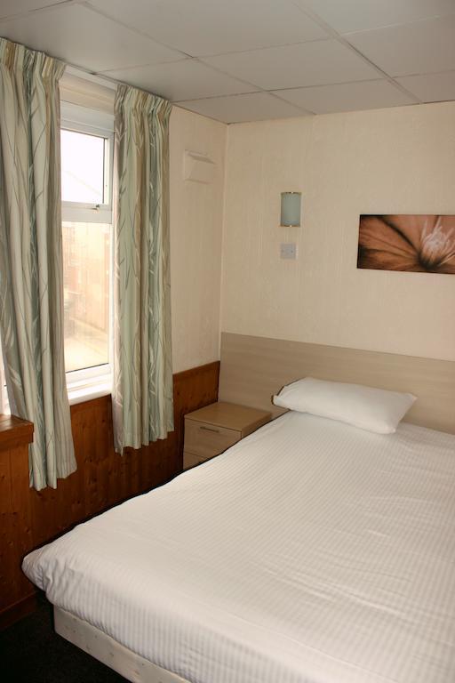 The Colwyn Hotel - Near Pleasure Beach ブラックプール エクステリア 写真