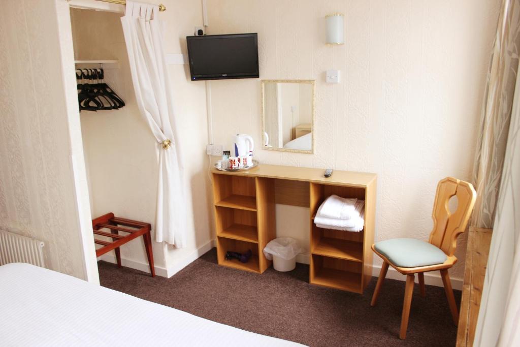 The Colwyn Hotel - Near Pleasure Beach ブラックプール エクステリア 写真