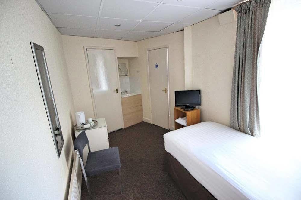 The Colwyn Hotel - Near Pleasure Beach ブラックプール エクステリア 写真