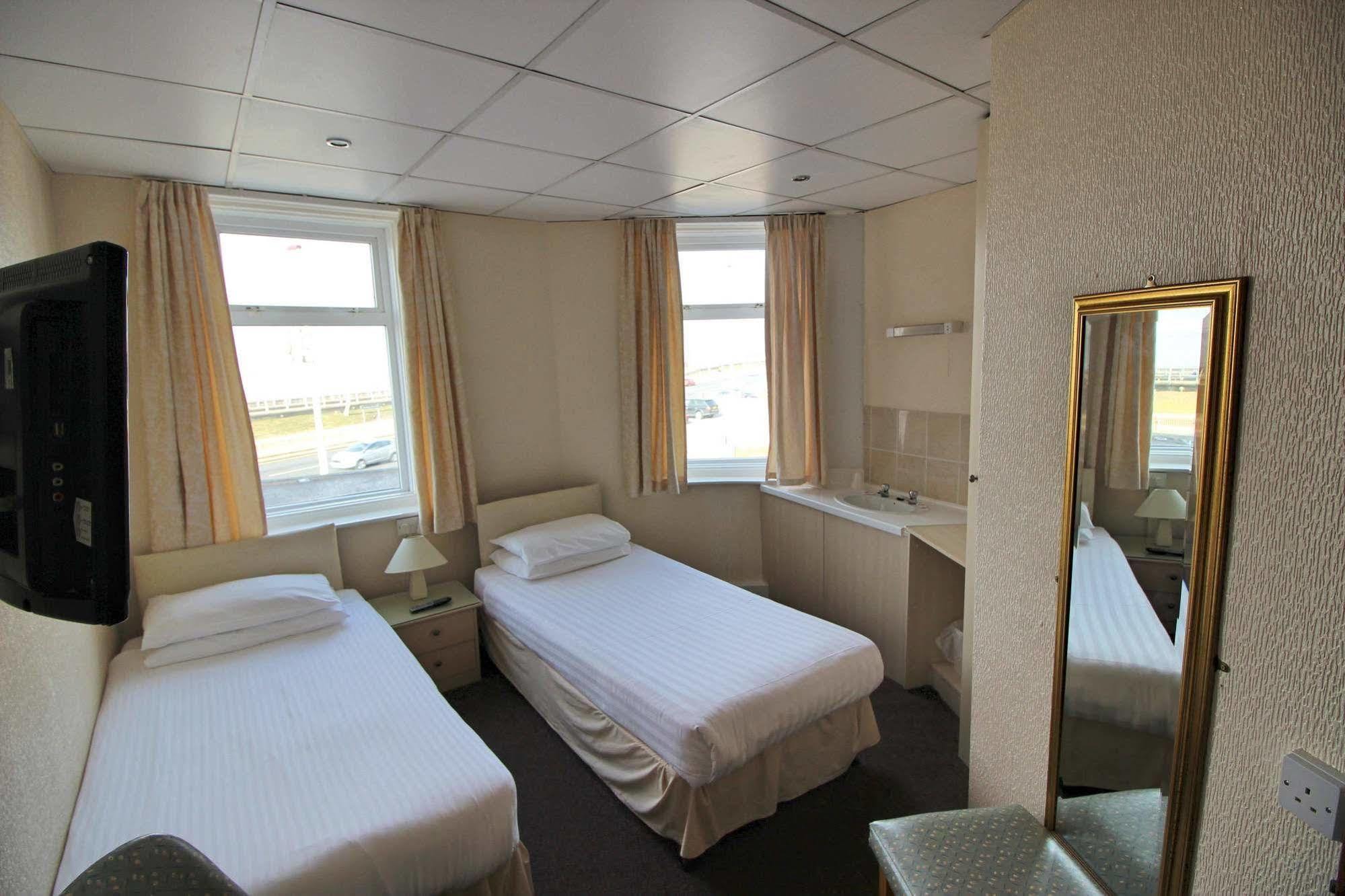 The Colwyn Hotel - Near Pleasure Beach ブラックプール エクステリア 写真