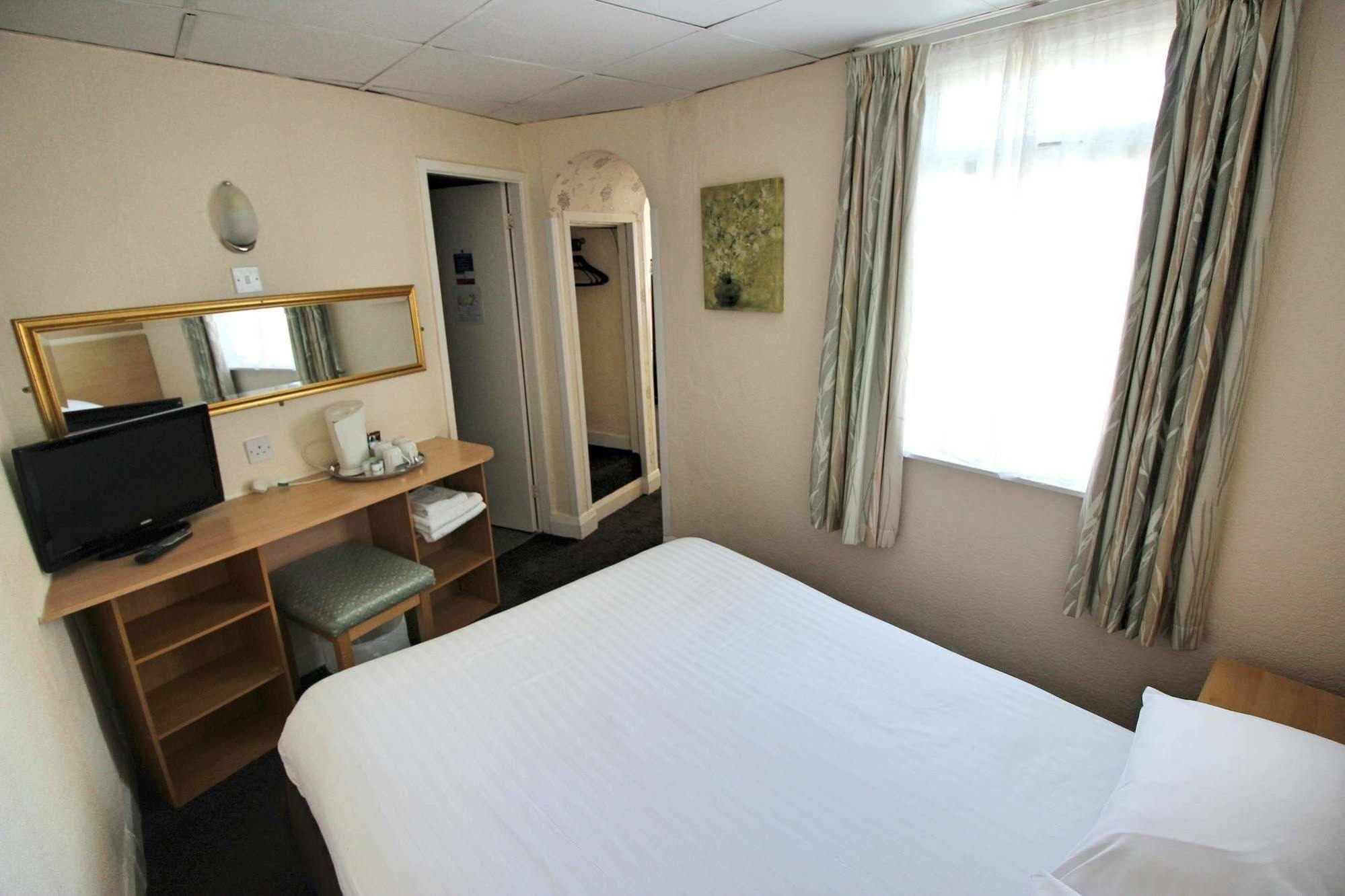 The Colwyn Hotel - Near Pleasure Beach ブラックプール エクステリア 写真
