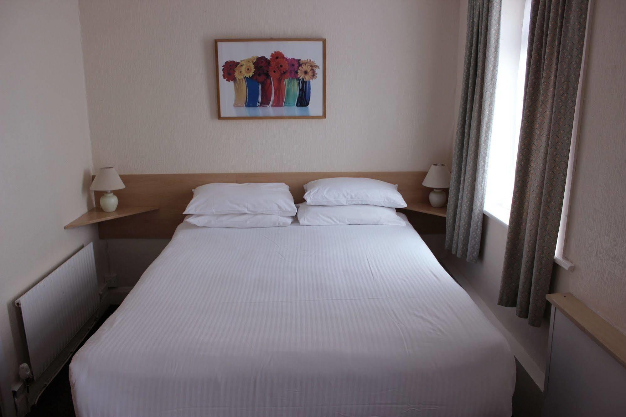 The Colwyn Hotel - Near Pleasure Beach ブラックプール エクステリア 写真