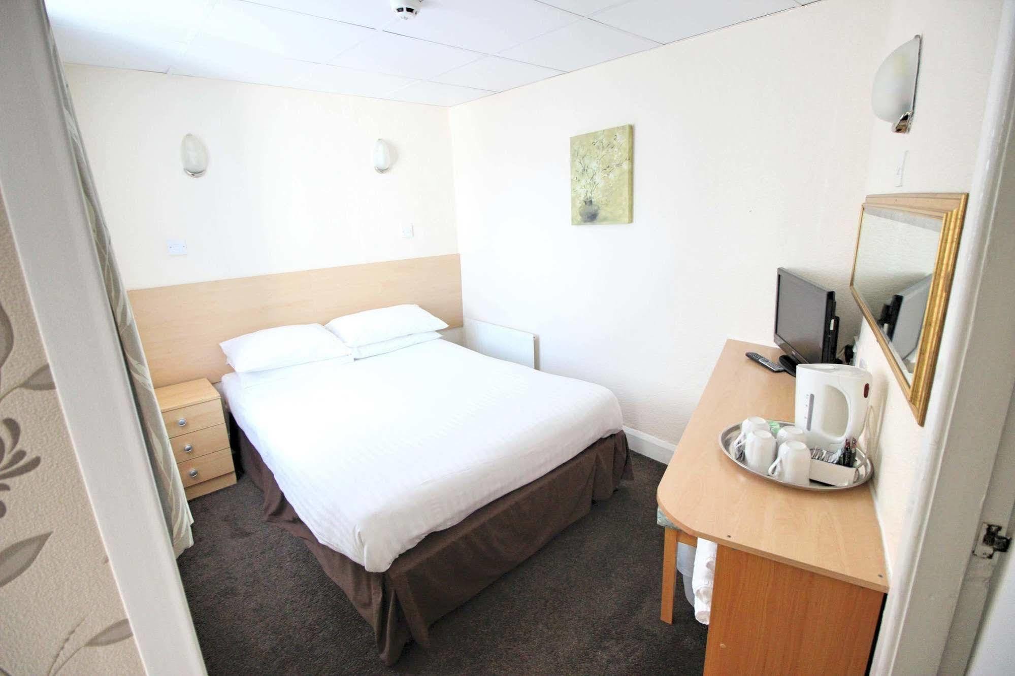 The Colwyn Hotel - Near Pleasure Beach ブラックプール エクステリア 写真