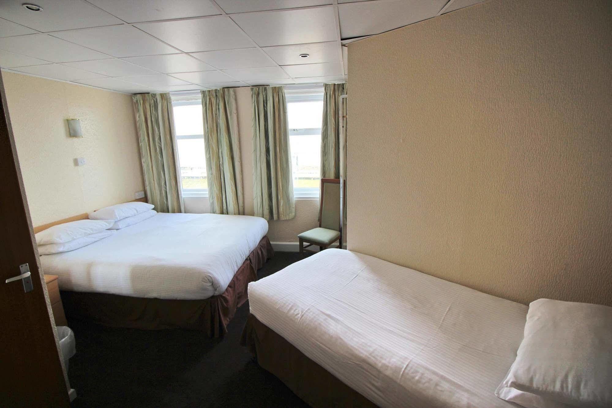 The Colwyn Hotel - Near Pleasure Beach ブラックプール エクステリア 写真
