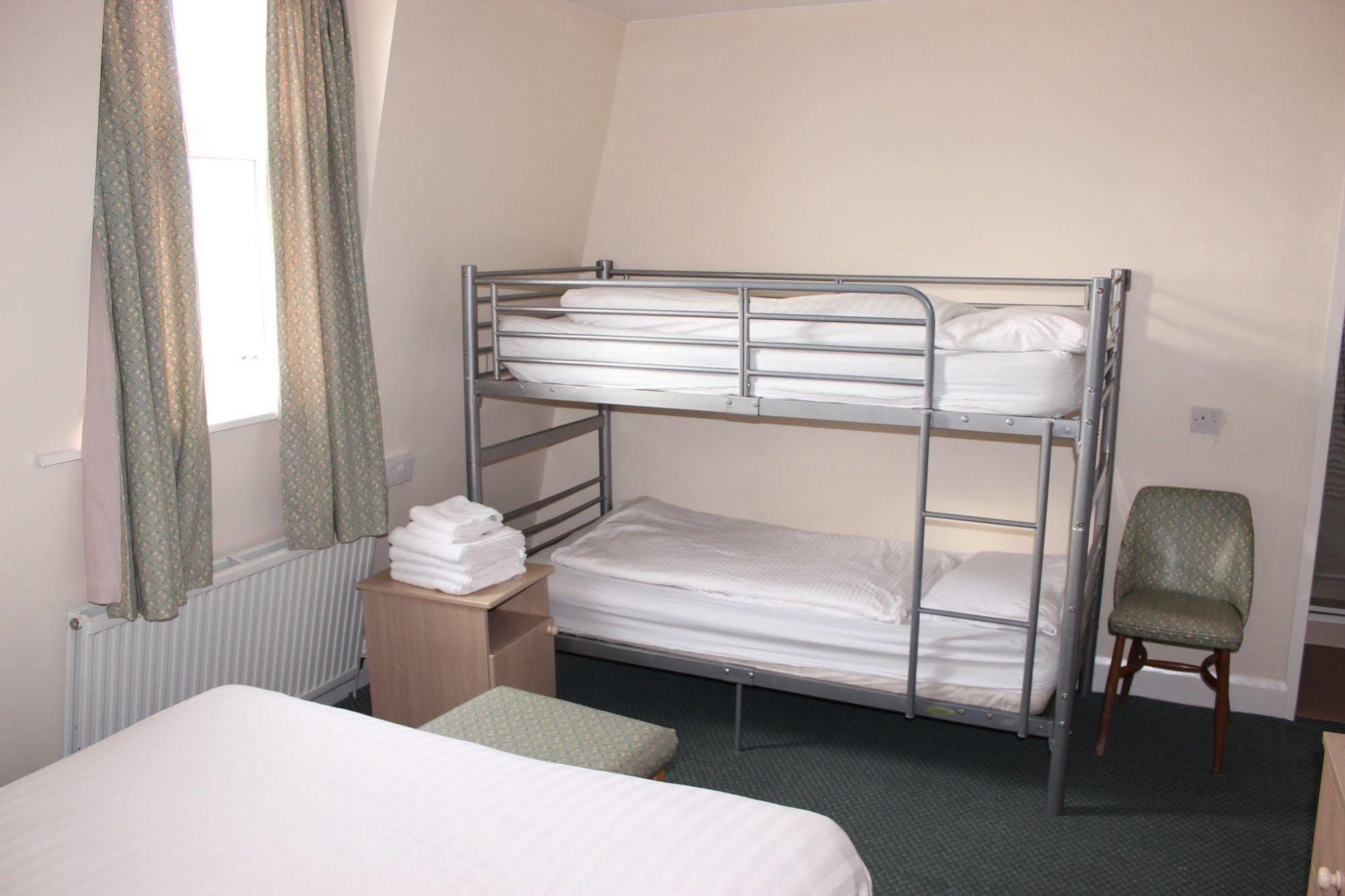 The Colwyn Hotel - Near Pleasure Beach ブラックプール エクステリア 写真