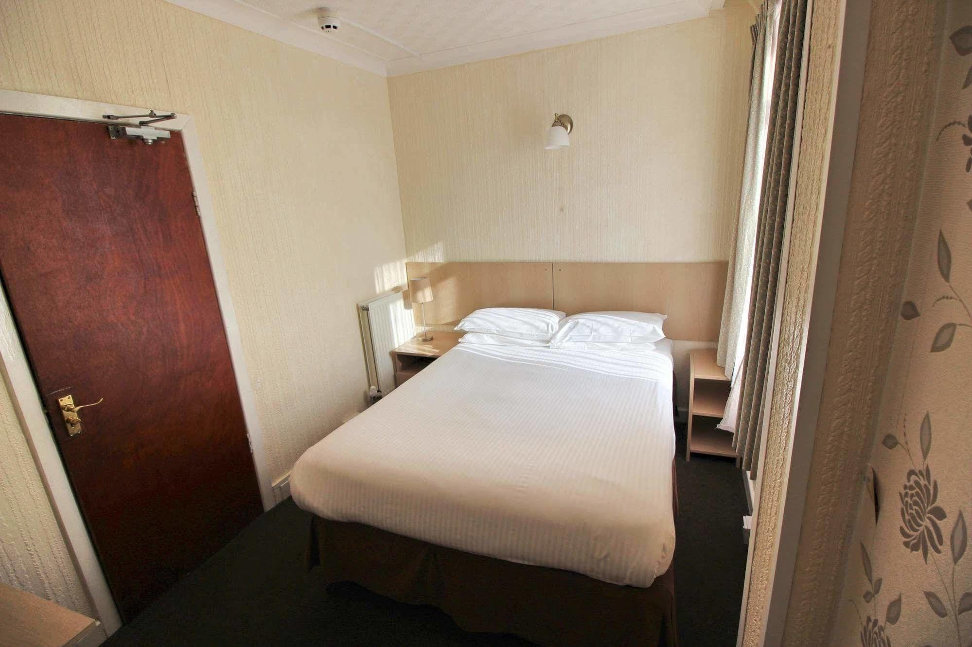 The Colwyn Hotel - Near Pleasure Beach ブラックプール エクステリア 写真