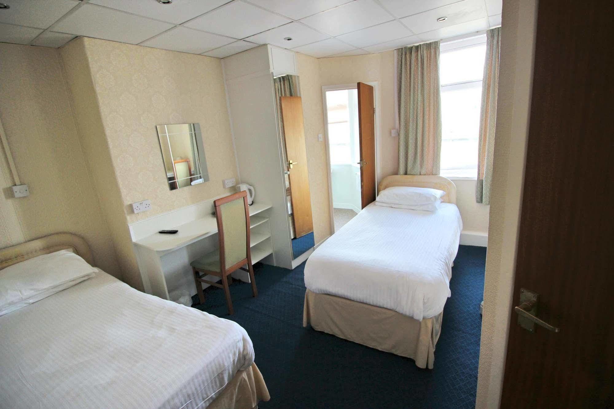 The Colwyn Hotel - Near Pleasure Beach ブラックプール エクステリア 写真