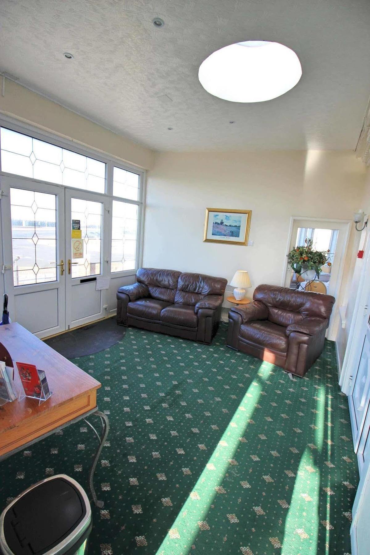The Colwyn Hotel - Near Pleasure Beach ブラックプール エクステリア 写真