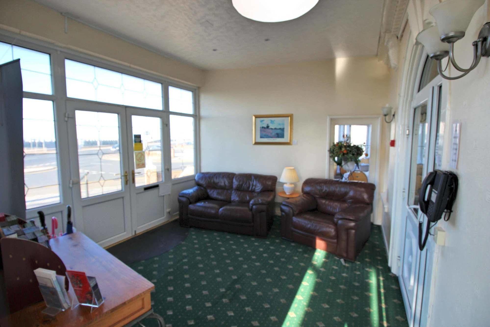 The Colwyn Hotel - Near Pleasure Beach ブラックプール エクステリア 写真