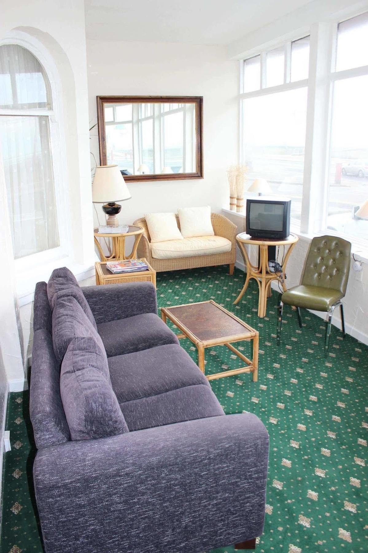The Colwyn Hotel - Near Pleasure Beach ブラックプール エクステリア 写真