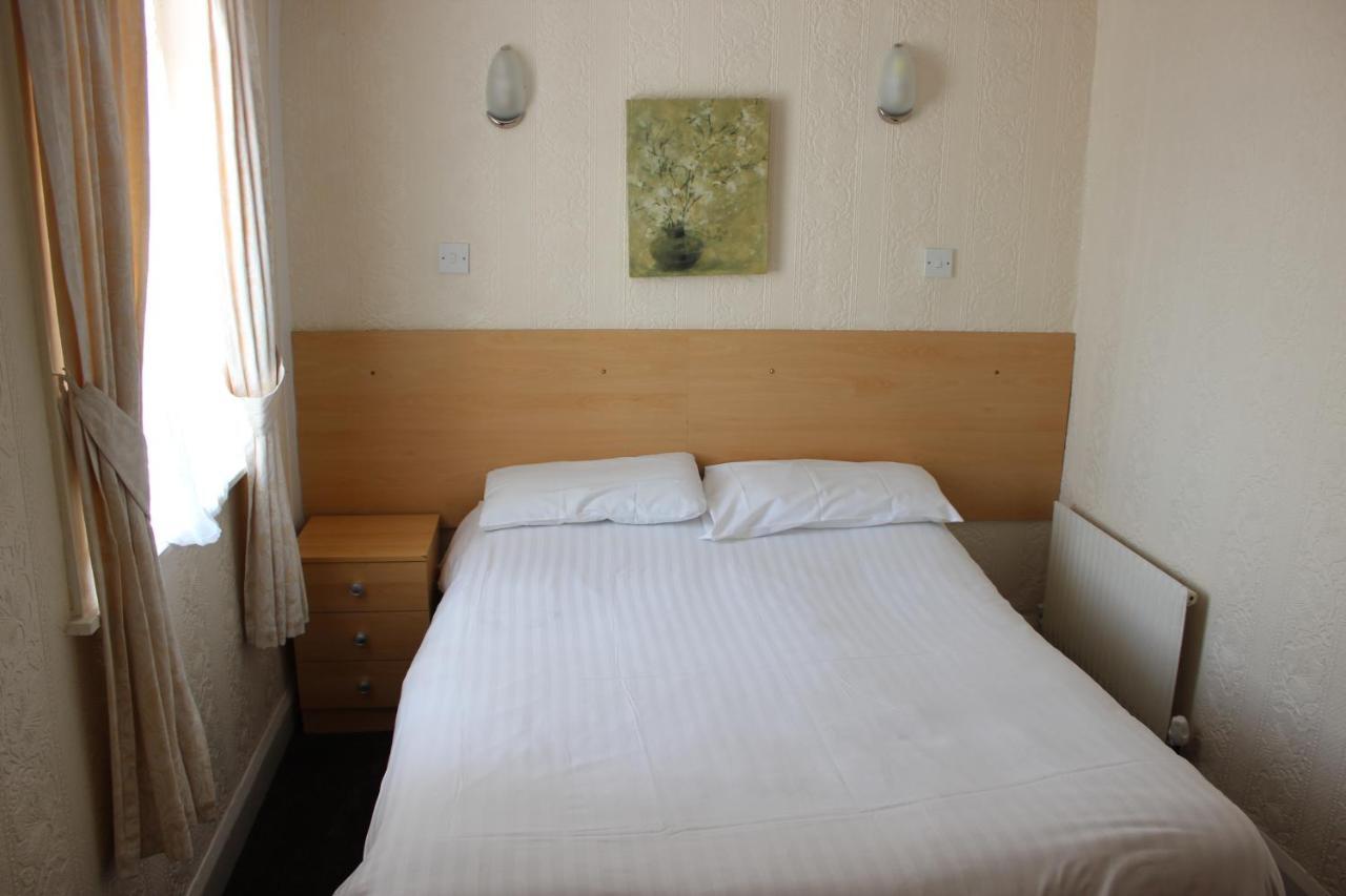 The Colwyn Hotel - Near Pleasure Beach ブラックプール エクステリア 写真